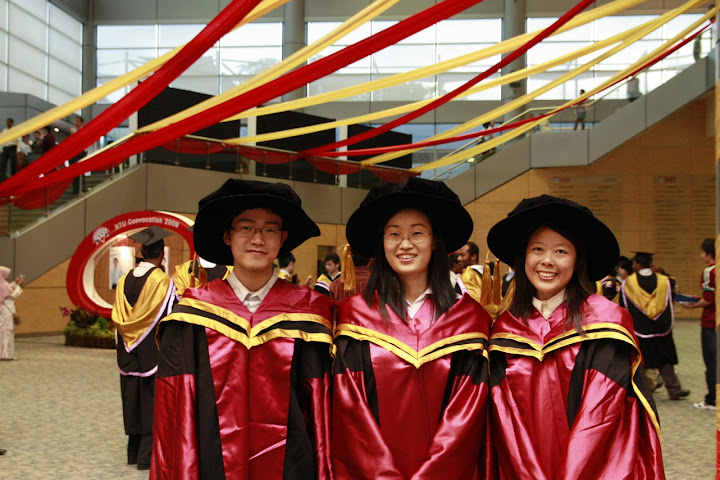 http://lh4.ggpht.com/_HbEIGm1amog/SnWdfcklRgI/AAAAAAAAIpc/nPGOh0_zf3o/s720/20090728%20Ding%20Liang%20Convocation_56_resize.JPG